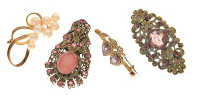 Lot 94 - Amethyst and seed pearl sweetheart bar brooch