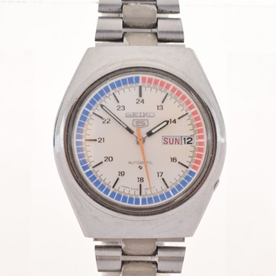 Lot 75 - Seiko 5  - Gentleman's stainless steel wristwatch