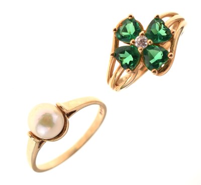 Lot 19 - 9ct dress ring set green and white stones