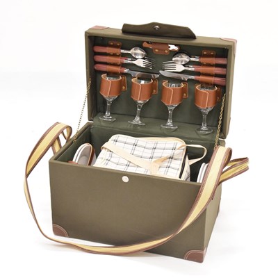 Lot 720 - Four person picnic set