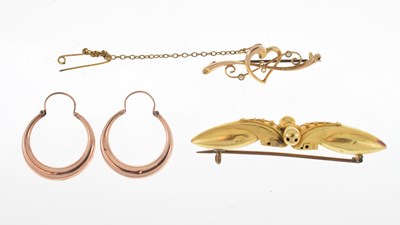 Lot 95 - 15ct gold sweetheart bar brooch