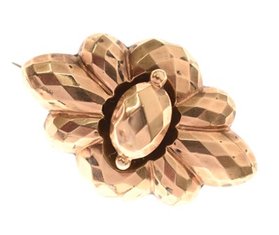 Lot 51 - Victorian gold memorial brooch