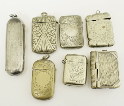 Lot 223 - Edwardian silver cased trinket holder