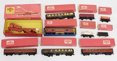 Lot 335 - Hornby Dublo - Nineteen boxed 00 gauge items