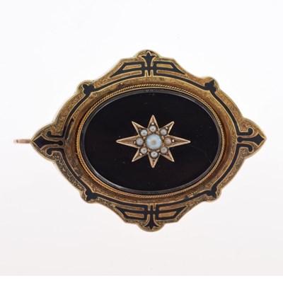 Lot 29 - Victorian mourning pendant brooch