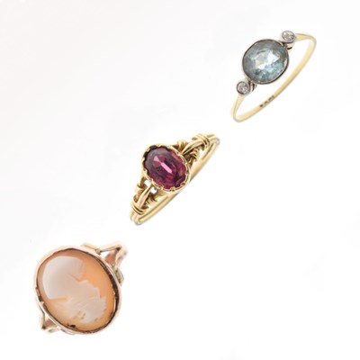 Lot 11 - 9ct rose gold cameo ring