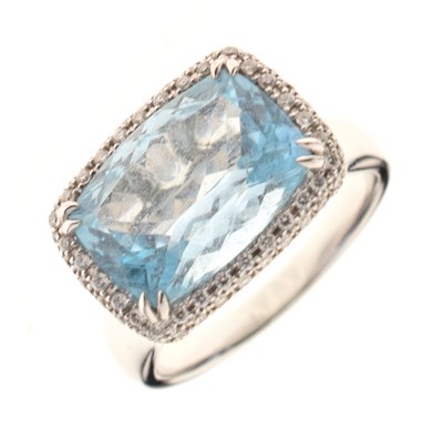 Lot 41 - 18ct white gold blue topaz and diamond dress ring