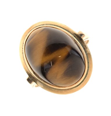 Lot 49 - Tigers eye cabochon ring