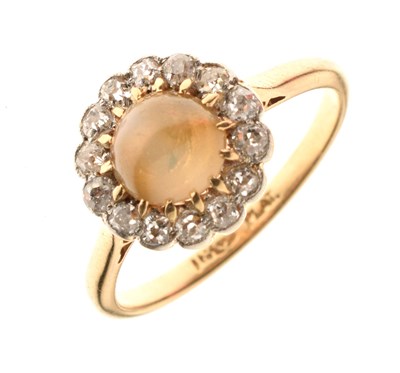 Lot 39 - Chrysoberyl cats eye and diamond cluster ring