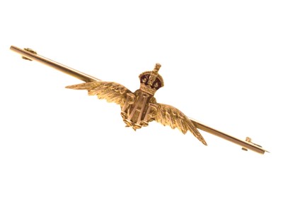 Lot 31 - 9ct gold RAF bar brooch
