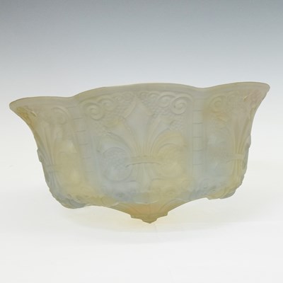 Lot 404 - Art Deco glass plafonnier shade