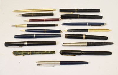 Lot 215 - Collection of vintage fountain and other pens