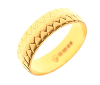 Lot 58 - 22ct gold wedding band