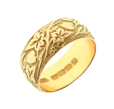 Lot 62 - 18ct gold wedding band