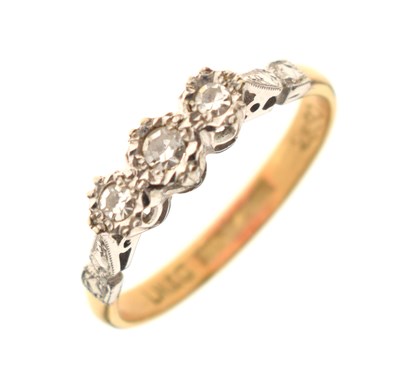 Lot 11 - Diamond three-stone ring