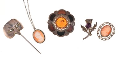 Lot 91 - Scottish hardstone brooch