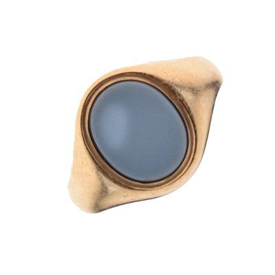 Lot 23 - 9ct signet ring set polished agate