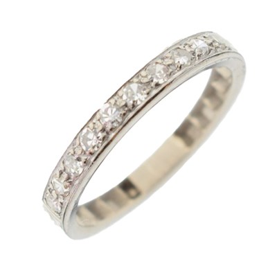 Lot 23 - Diamond eternity ring
