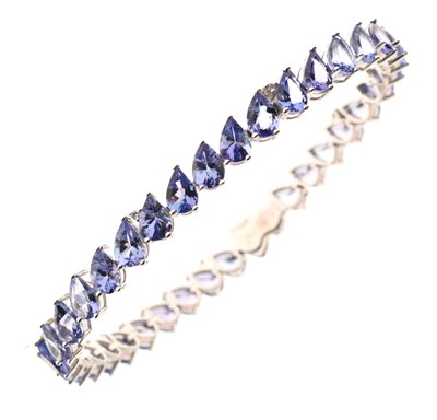 Lot 40 - Tanzanite bracelet