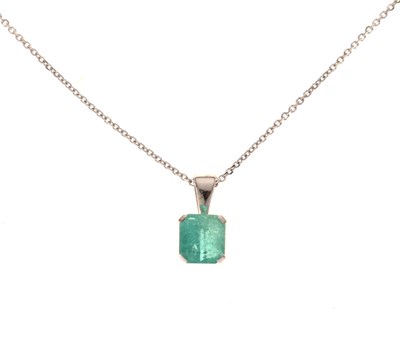 Lot 96 - Emerald pendant