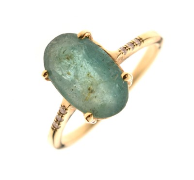 Lot 32 - Emerald and diamond ring