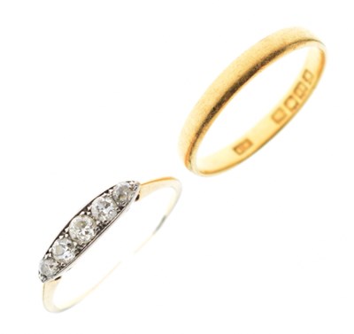 Lot 69 - 22ct gold wedding band