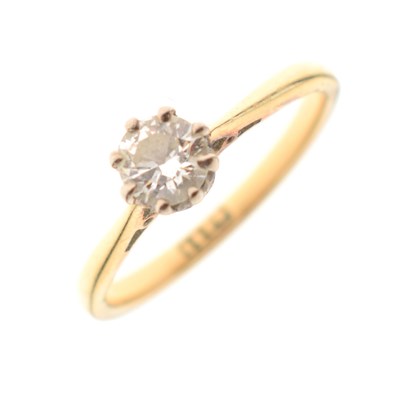 Lot 7 - Single stone diamond ring