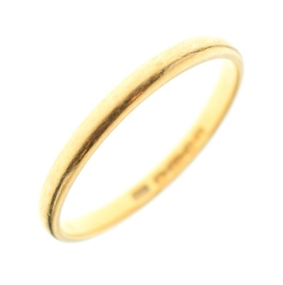 Lot 55 - 22ct gold wedding band