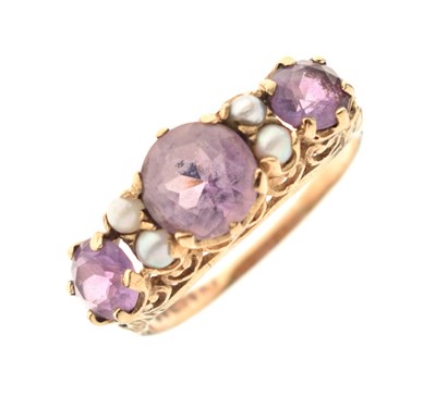 Lot 50 - 9ct gold, amethyst and seed pearl ring