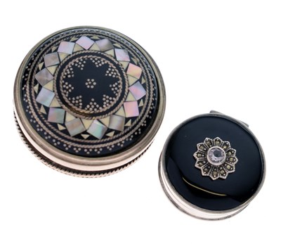 Lot 188 - Silver patch box, together with a Middle Eastern white metal pill box