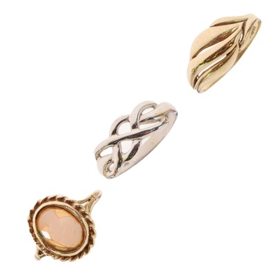 Lot 72 - Three 9ct gold rings