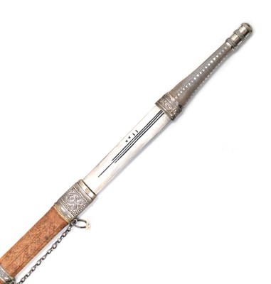 Lot 500 - 20th century Omani sword