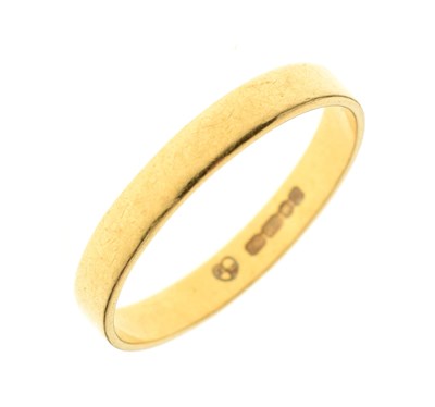 Lot 63 - 22ct gold wedding band
