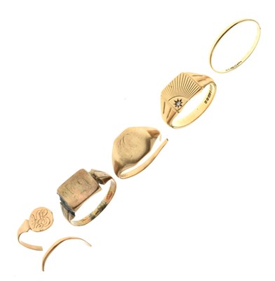 Lot 77 - Two 9ct gold signet rings