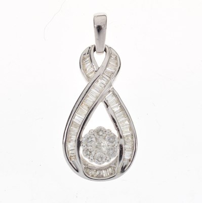 Lot 50 - Diamond pendant