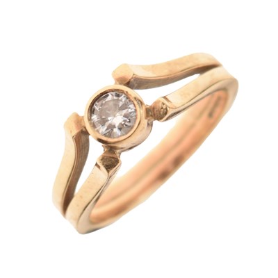 Lot 6 - 9ct gold single stone diamond ring