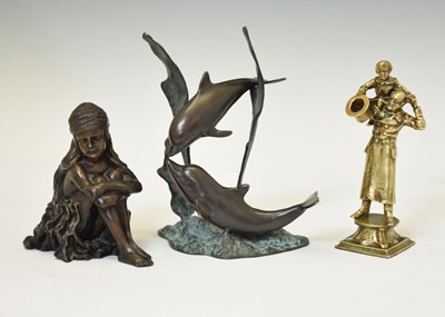 Lot 371 - 20th century bronze figure of a girl