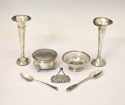 Lot 169 - A mixed group of silver to include a George V silver circular trinket box, etc