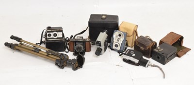 Lot 381 - Quantity of vintage cameras and accessories