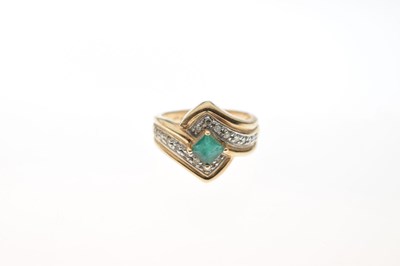 Lot 12 - 9ct gold dress ring set single square cut emerald