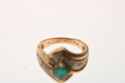 Lot 12 - 9ct gold dress ring set single square cut emerald