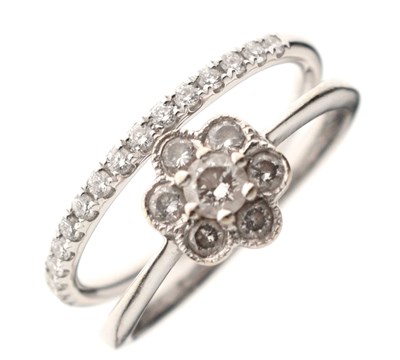 Lot 3 - 18ct white gold diamond daisy cluster ring