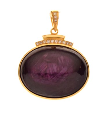 Lot 77 - Gilt oval cabochon pendant