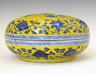Lot 342 - Chinese yellow ground bowl and cover
