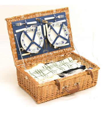 Lot 191 - Optima picnic hamper and contents