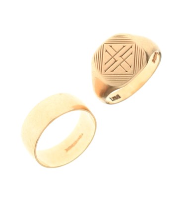 Lot 43 - Two 9ct gold rings