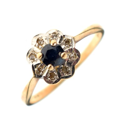 Lot 13 - 9ct gold sapphire and diamond cluster ring