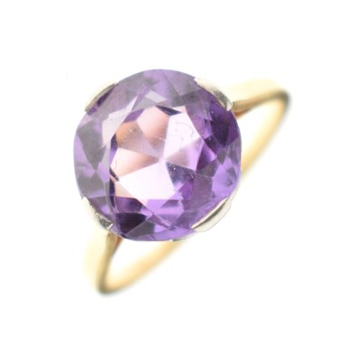 Lot 16 - Unmarked yellow metal ring set purple stone