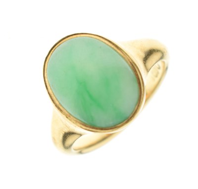 Lot 28 - 18ct gold ring set jade cabochon