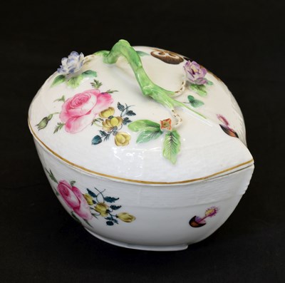 Lot 507 - Meissen Marcolini period lidded bowl